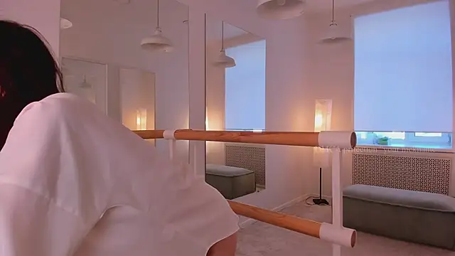 Scarlet Muse  online show from 03/20/26, 09:36