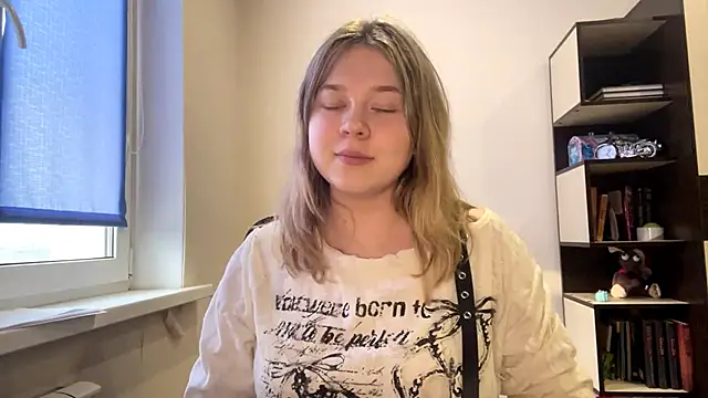 TomikoPfau online show from 04/13/26, 02:22