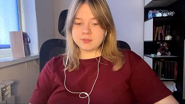 TomikoPfau online show from 04/20/26, 11:13