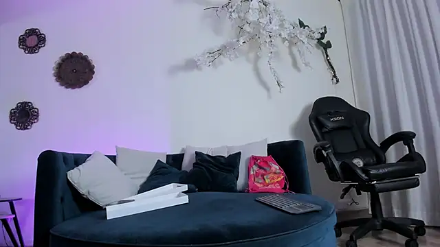 Madisson Edwards online show from 03/11/26, 01:39