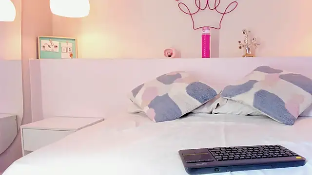 mia mendoza  online show from 02/28/26, 12:50