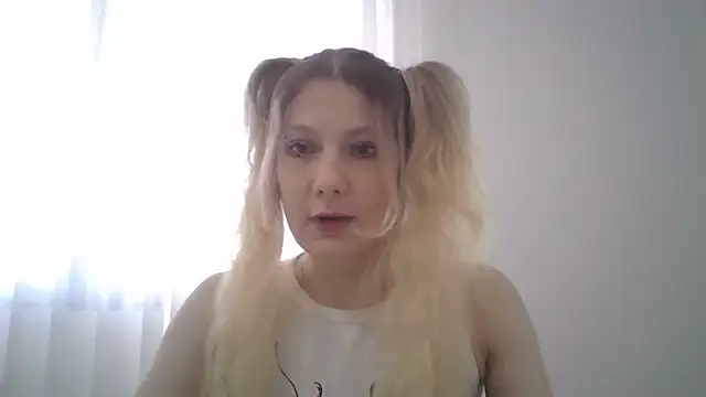 Foxy Bright online show from 03/01/26, 12:29