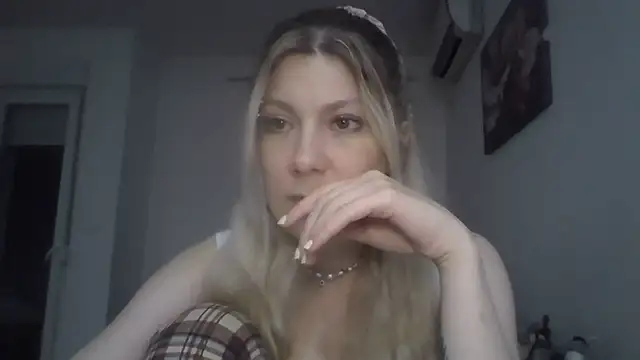 Foxy Bright online show from 03/23/26, 07:07