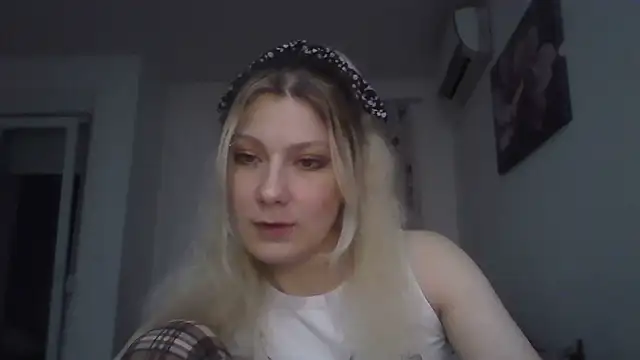 Foxy Bright online show from 03/24/26, 07:19