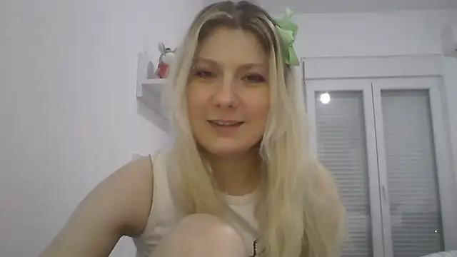 Foxy Bright online show from 03/27/26, 07:35