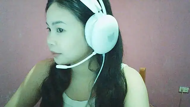 Snapshot of DessertFlower chatting on 05/17/26, 04:21 DessertFlower online show from 05/17/26, 04:21