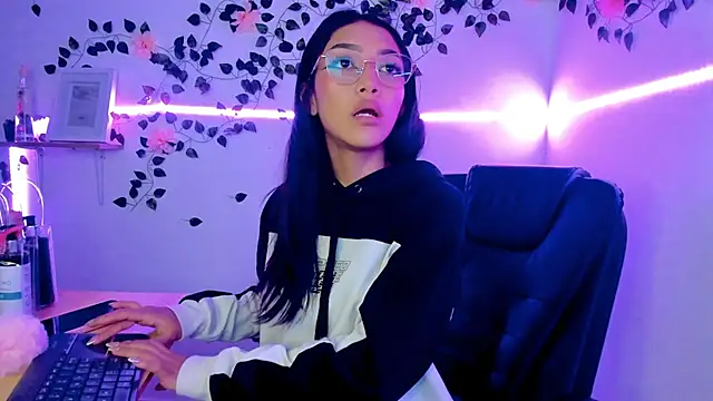 jaulyn 18 online show from 04/18/26, 03:38