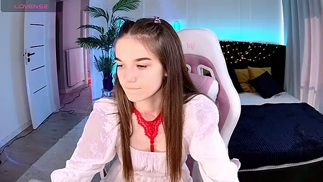 Snapshot of Ann_Wood chatting on 06/13/26, 02:15 Ann Wood online show from 06/13/26, 02:15