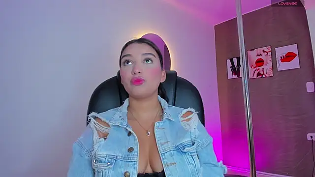 Tiphanysalvatore online show from 02/26/26, 07:35