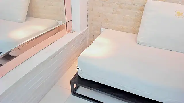 aitana cole online show from 02/24/26, 03:37