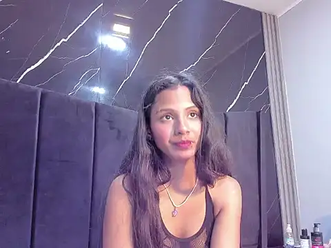 Juna Hyl online show from 02/27/26, 02:00