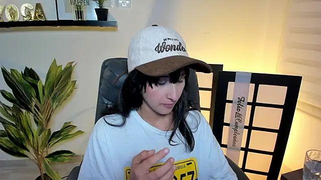 Snapshot of Antonella_Moretti_ chatting on 06/17/26, 03:31 Antonella Moretti online show from 06/17/26, 03:31