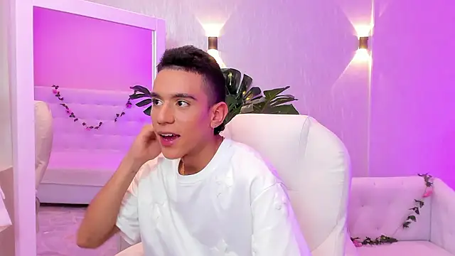 dominicjonnes online show from 02/25/26, 06:39