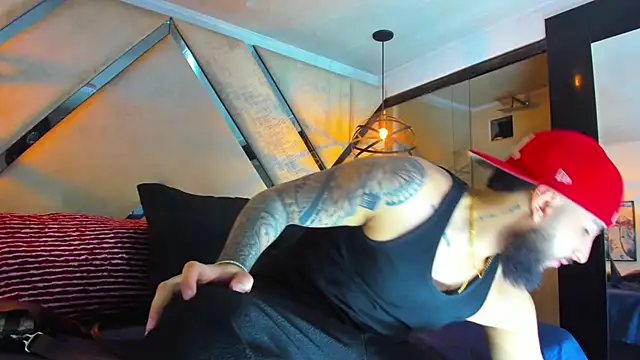 SantiagoHincapiie online show from 02/25/26, 04:22