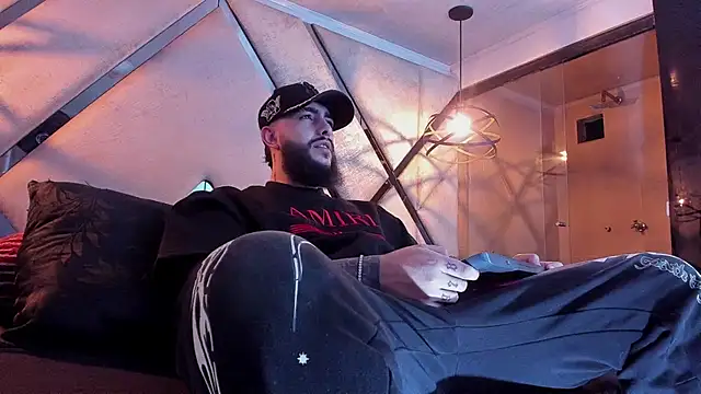 SantiagoHincapiie online show from 03/01/26, 04:14