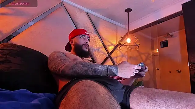 SantiagoHincapiie online show from 03/03/26, 03:45