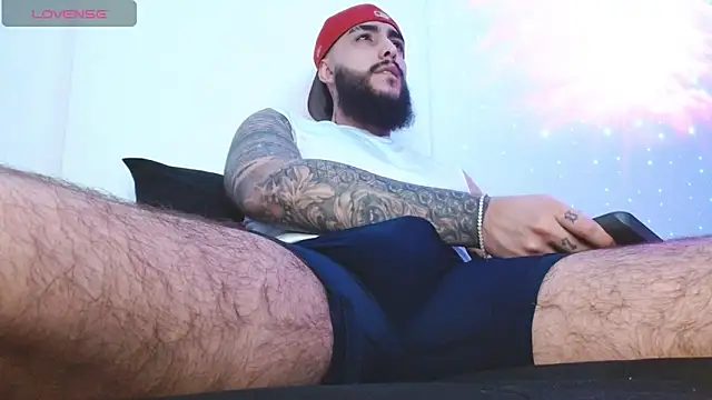 SantiagoHincapiie online show from 04/22/26, 06:05