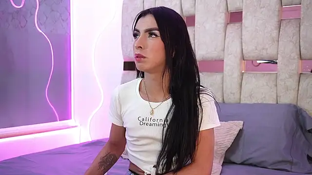 Fernanda thail  online show from 04/07/26, 08:09