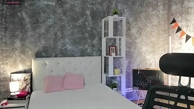 Snapshot of asti_bubbles chatting on 04/28/26, 01:37 asti bubbles online show from 04/28/26, 01:37