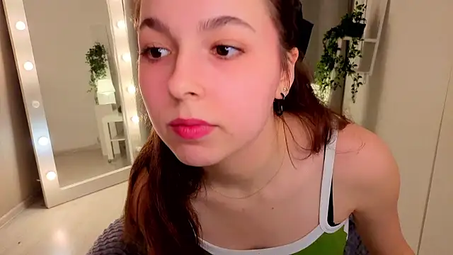 Snapshot of BellaThery chatting on 02/23/26, 05:05 BellaThery online show from 02/23/26, 05:05