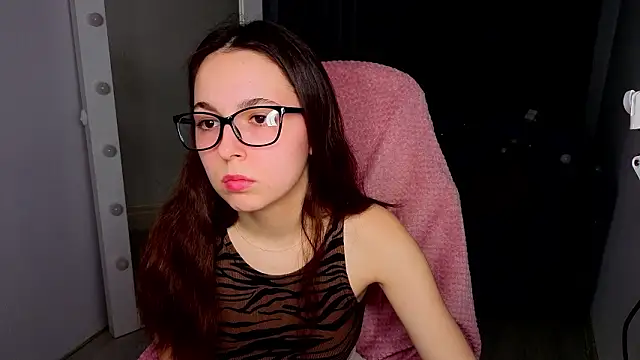 Snapshot of BellaThery chatting on 02/24/26, 05:05 BellaThery online show from 02/24/26, 05:05