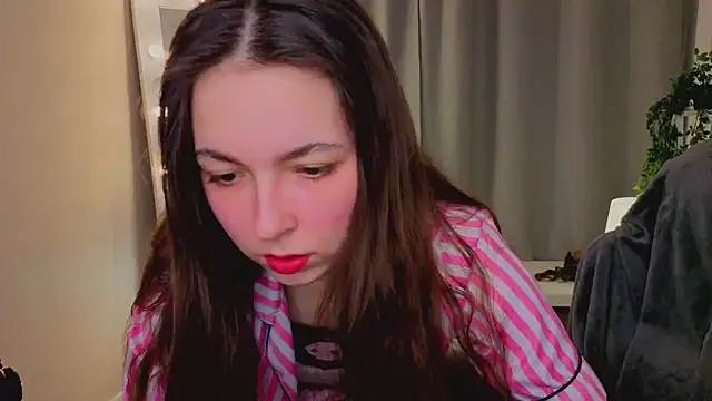 Snapshot of BellaThery chatting on 03/05/26, 05:14 BellaThery online show from 03/05/26, 05:14