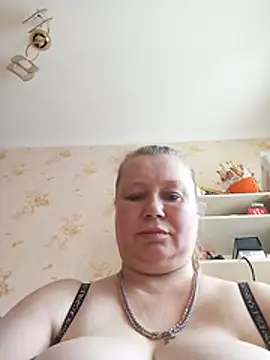Snapshot of KiraStanton chatting on 07/04/26, 11:27 KiraStanton online show from 07/04/26, 11:27