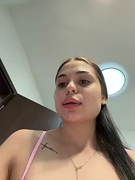 Snapshot of Olivia_Noor chatting on 06/19/26, 07:17 Olivia Noor online show from 06/19/26, 07:17