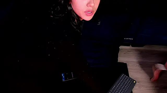 Snapshot of Fiorelaa_ chatting on 06/03/26, 02:33 Fiorelaa online show from 06/03/26, 02:33