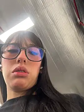 Snapshot of susi_chimm chatting on 05/19/26, 01:28 susi chimm online show from 05/19/26, 01:28