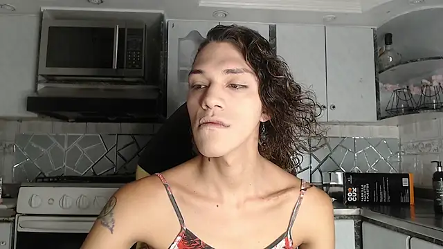 CrisOzzz online show from 04/23/26, 05:59