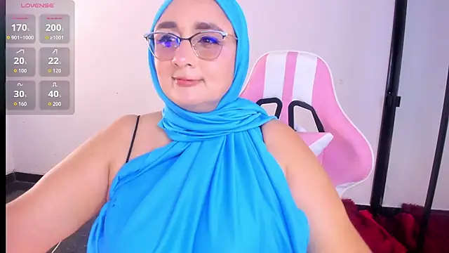 Snapshot of HijabiMilff chatting on 06/23/26, 04:38 HijabiMilff online show from 06/23/26, 04:38