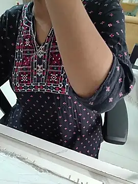 Queenlipx online show from 04/20/26, 06:49