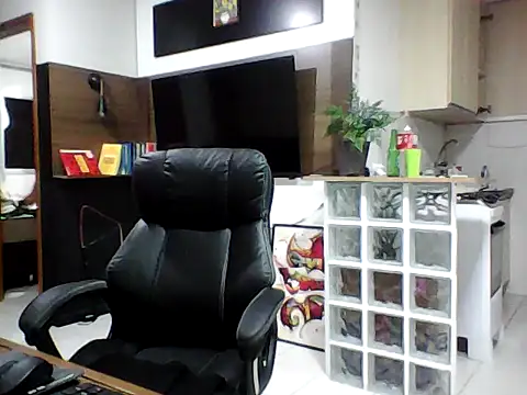Snapshot of FabioZoe1 chatting on 04/24/26, 01:08 FabioZoe1 online show from 04/24/26, 01:08