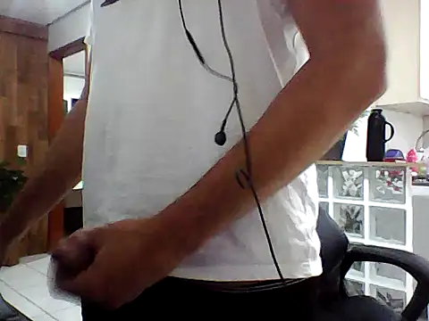 Snapshot of FabioZoe1 chatting on 05/20/26, 01:01 FabioZoe1 online show from 05/20/26, 01:01