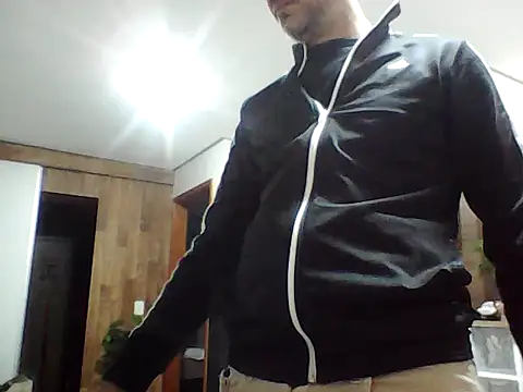 Snapshot of FabioZoe1 chatting on 05/27/26, 03:36 FabioZoe1 online show from 05/27/26, 03:36