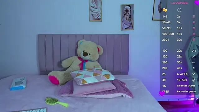 Zoow bluussh online show from 03/25/26, 12:11