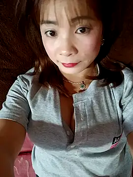 Snapshot of Him_MountainGirl26 chatting on 02/23/26, 05:27 Him MountainGirl26 online show from 02/23/26, 05:27