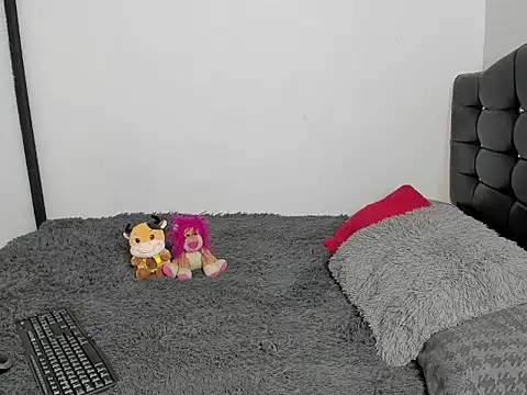 LatinaQueen23 online show from 03/09/26, 01:59