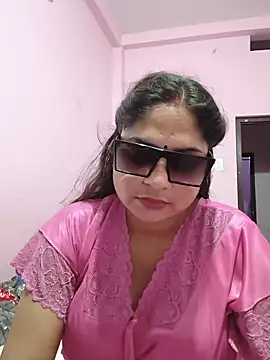 Snapshot of Aanushaka chatting on 05/21/26, 01:18 Aanushaka online show from 05/21/26, 01:18