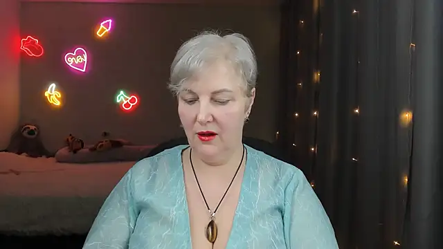 Mary-Leee online show from 04/01/26, 05:54