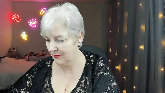 Mary-Leee online show from 04/15/26, 06:26