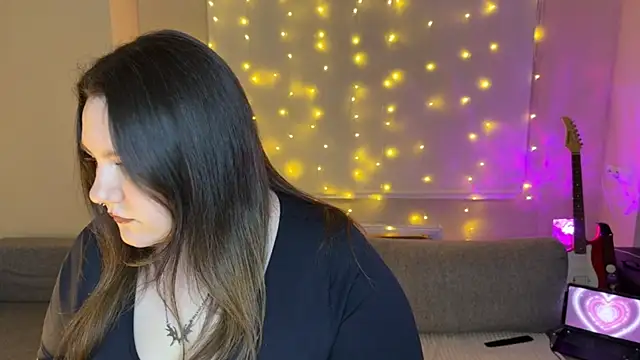 Snapshot of RiotKitten1 chatting on 03/04/26, 01:44 RiotKitten1 online show from 03/04/26, 01:44