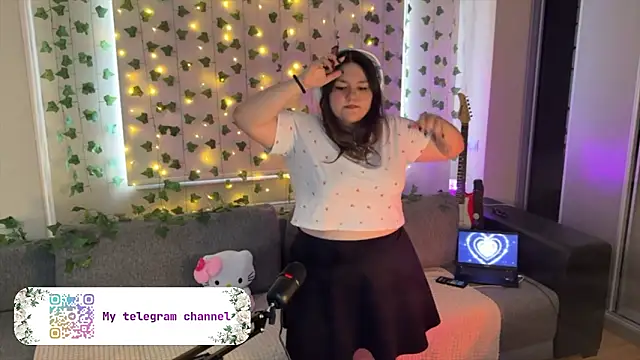 Snapshot of RiotKitten1 chatting on 03/09/26, 09:13 RiotKitten1 online show from 03/09/26, 09:13