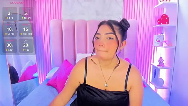 Snapshot of ArianaRougee chatting on 06/19/26, 04:50 ArianaRougee online show from 06/19/26, 04:50