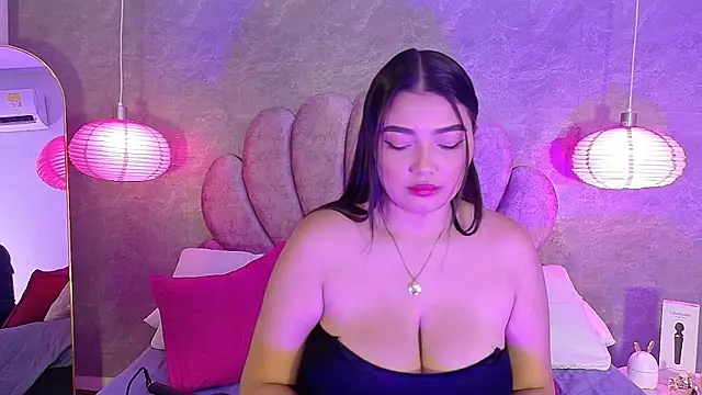 Snapshot of ArianaRougee chatting on 07/11/26, 03:31 ArianaRougee online show from 07/11/26, 03:31