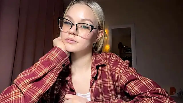 MiaCashe online show from 03/11/26, 03:07