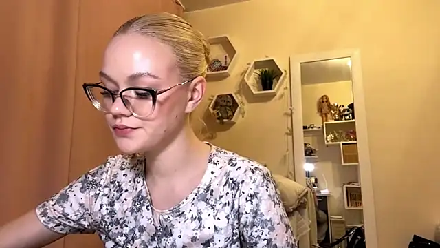 MiaCashe online show from 03/27/26, 06:18