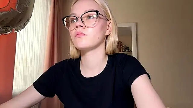 MiaCashe online show from 04/10/26, 01:05