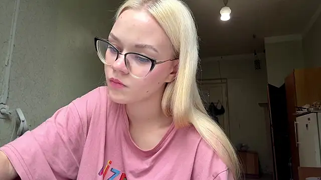 MiaCashe online show from 07/17/26, 11:06
